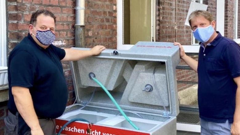Waschbecken auf Schulhöfen