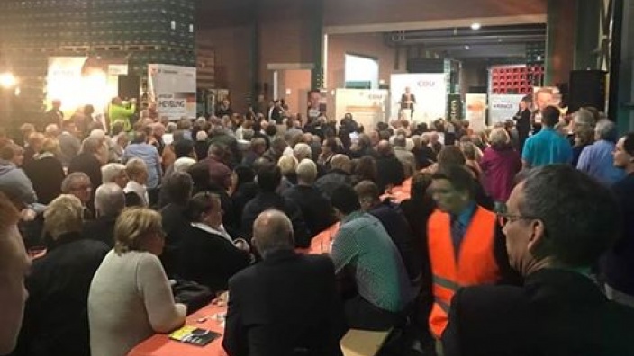 Ungewöhnliche Kulisse für einen Wahlkampfauftritt in der Bolten Brauerei in Korschenbroich