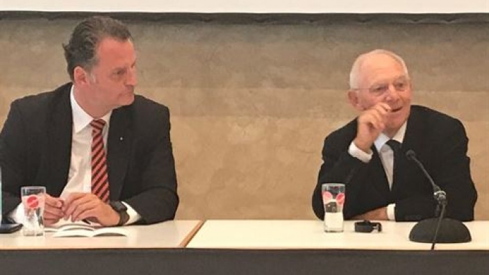 Bundesfinanzminister Wolfgang Schäuble beim Wahlkampfauftritt mit Günter Krings