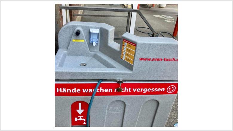 Waschbecken auf Schulhöfen
