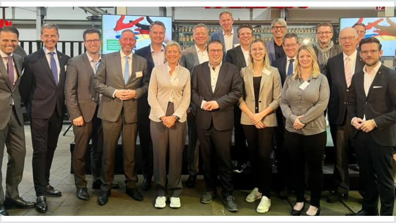 Vertragsunterzeichnung RE13 Vertragsunterzeichnung RE13