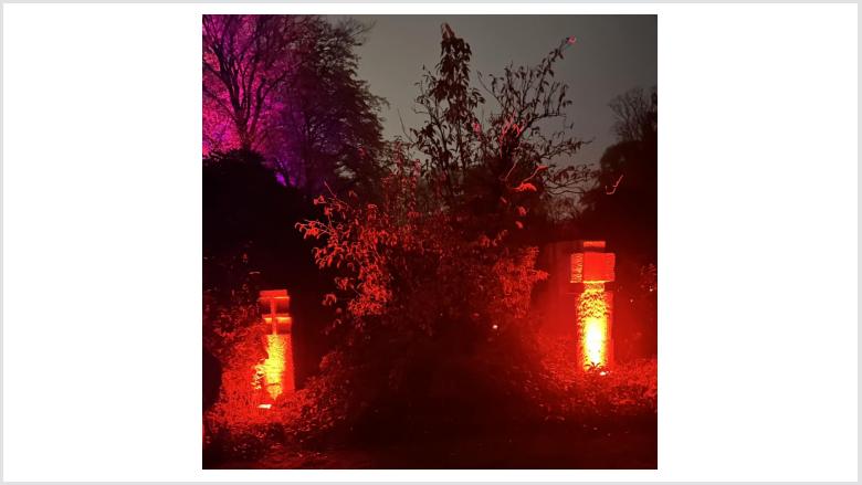 Illumina auf dem Friedhof