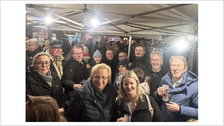 Weihnachtssingen auf dem Rheydter Weihnachtsmarkt 