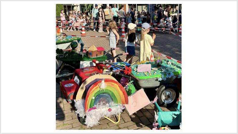 Brunnenfest in Hardt mit Schubkarrenrennen