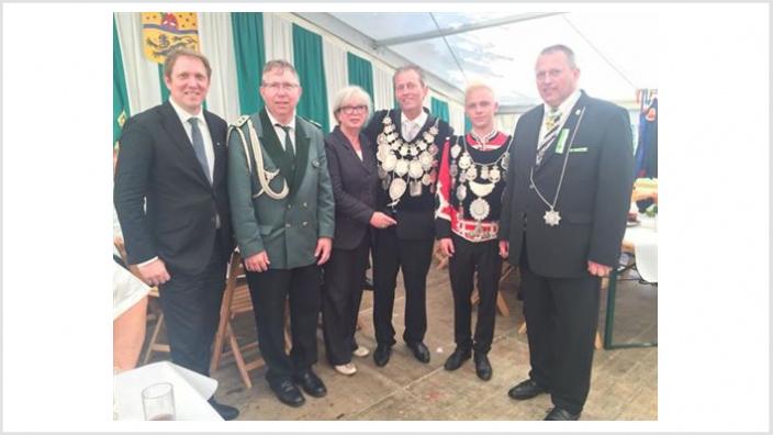 Schützenfest in Holt - mit den Königen Dirk Heynckes und Julian Baumeister, Präsident Andre Heynckes, Ratsherr Markus Heynckes und Gabi Teufel von der MAGS / GEM.
