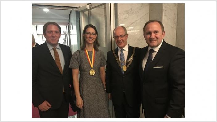 Gratulation an die Preisträger Gräfin Bernadotte zusammen mit Oberbürgermeister Hans Wilhelm Reiners und MdL Frank Boss