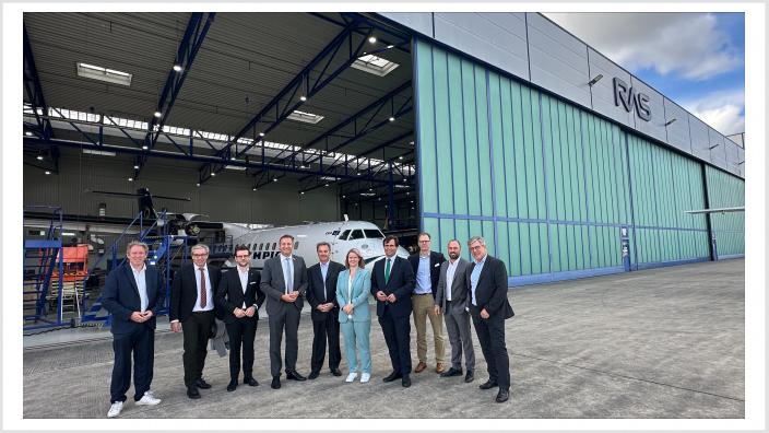 Minister Optendrenk am Flughafen Mönchengladbach
